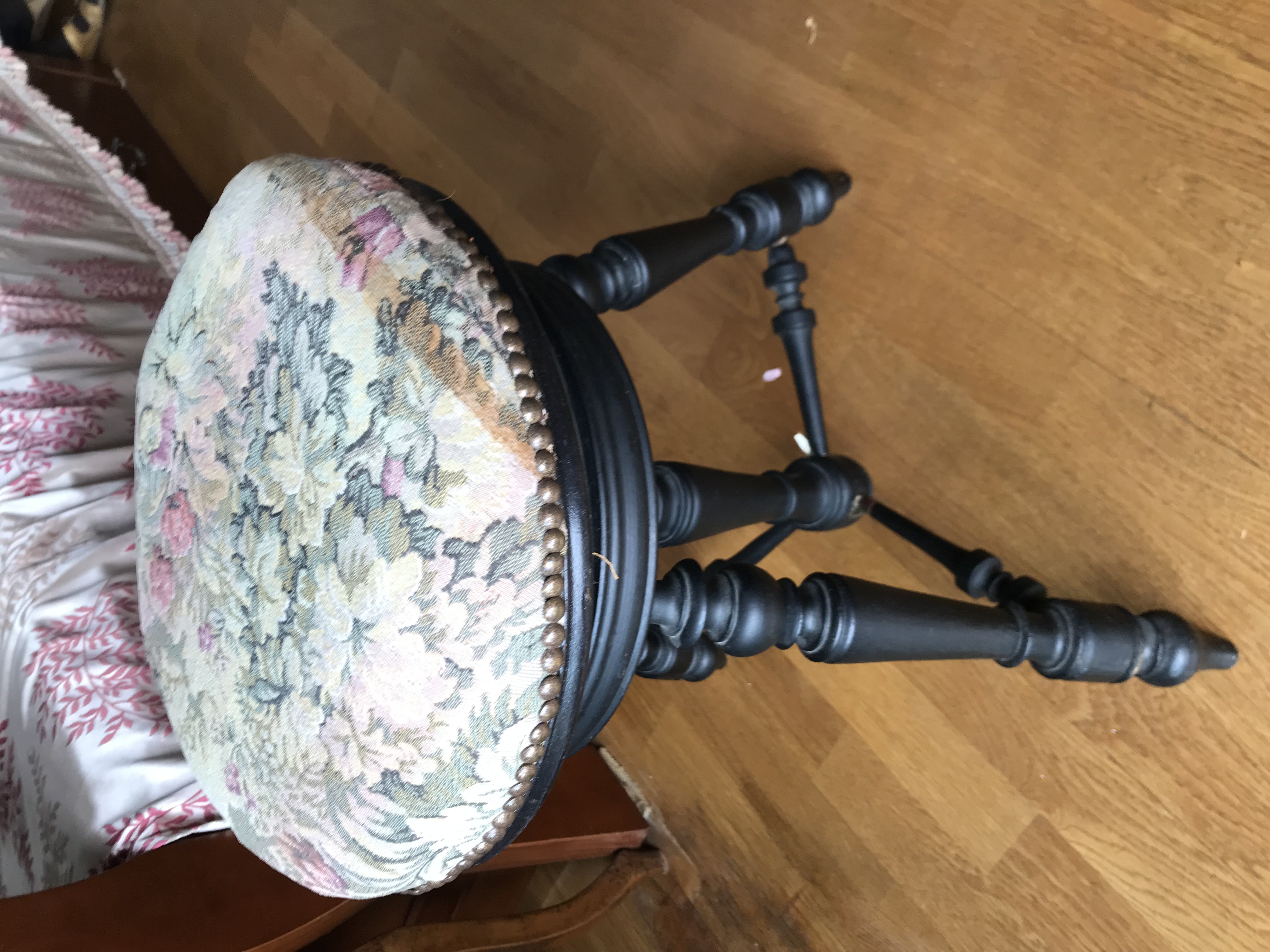 Tabouret reglable